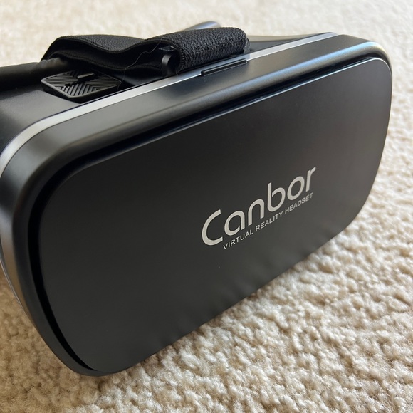 Virtual Reality Headset - Picture 1 of 5
